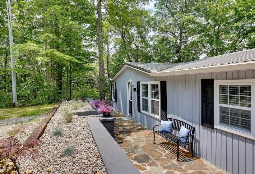 Bright Byrdstown Home W/ Views Of Dale Hollow Lake