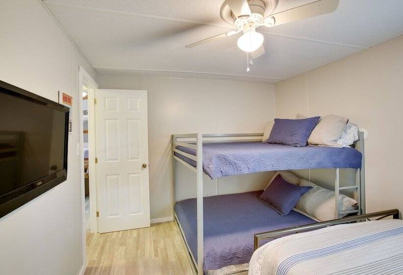 Bright Byrdstown Home W/ Views Of Dale Hollow Lake