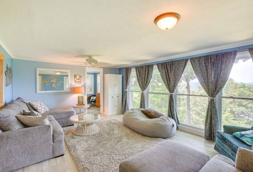 Bright Byrdstown Home W/ Views Of Dale Hollow Lake