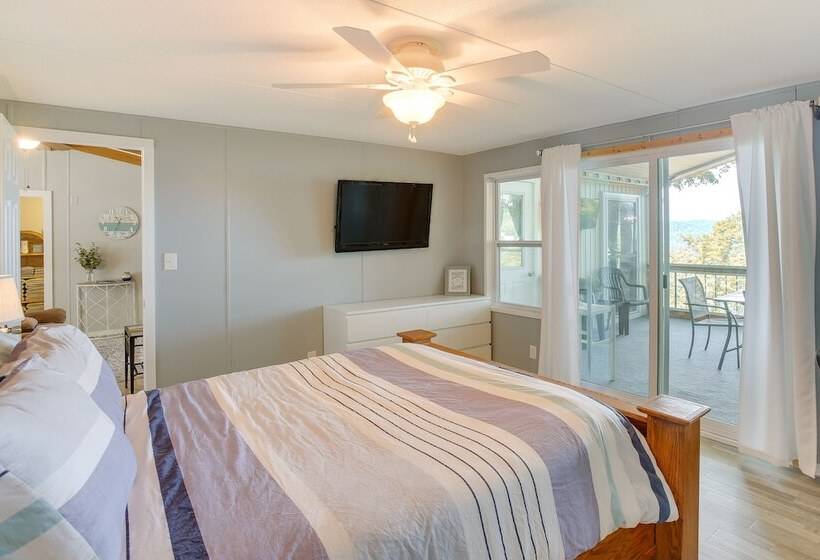 Bright Byrdstown Home W/ Views Of Dale Hollow Lake