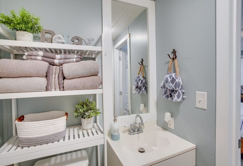 Bright Byrdstown Home W/ Views Of Dale Hollow Lake