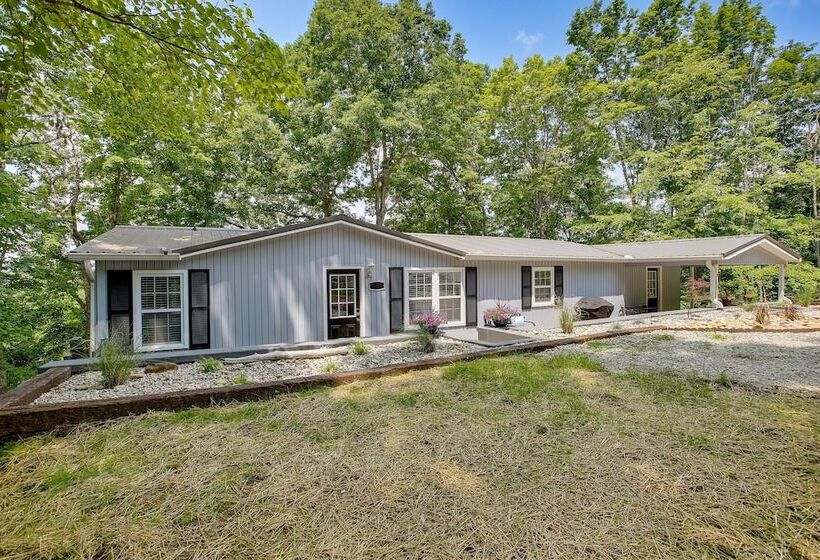 Bright Byrdstown Home W/ Views Of Dale Hollow Lake