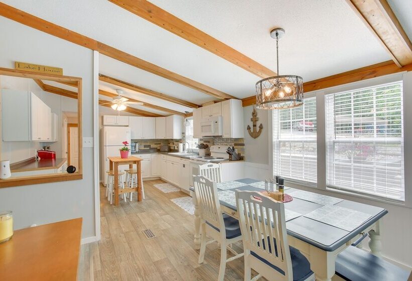 Bright Byrdstown Home W/ Views Of Dale Hollow Lake