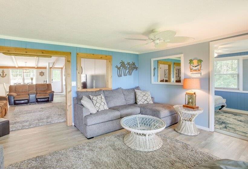 Bright Byrdstown Home W/ Views Of Dale Hollow Lake