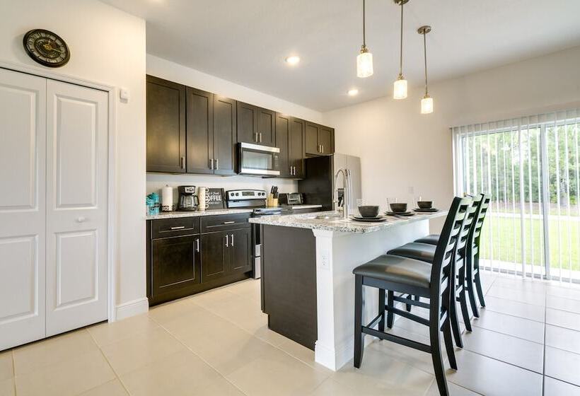 Bright, Pet Friendly Home: 16 Mi To Downtown Ocala