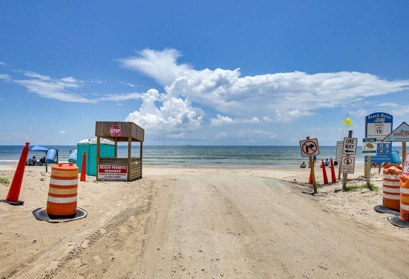 Bright Surfside Beach Home W/ Deck, Walk To Beach!