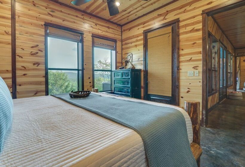 Broken Bow Cabin W/ Game Room & Private Hot Tub!