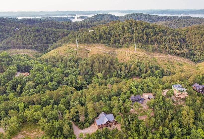 Broken Bow Cabin W/ Game Room & Private Hot Tub!