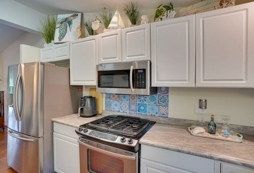 Buchanan Home W/ Deck, 4 Mi To Paris Landing!