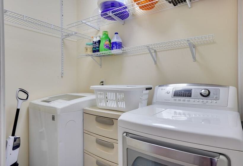 Buchanan Home W/ Deck, 4 Mi To Paris Landing!