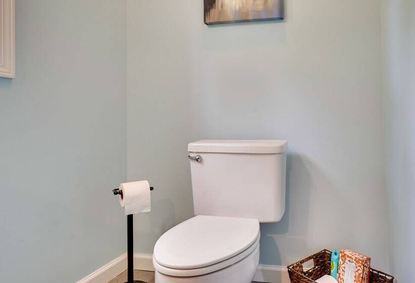 Buchanan Home W/ Deck, 4 Mi To Paris Landing!