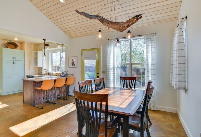 Buena Vista Vacation Home: Hot Tub, Mountain Views