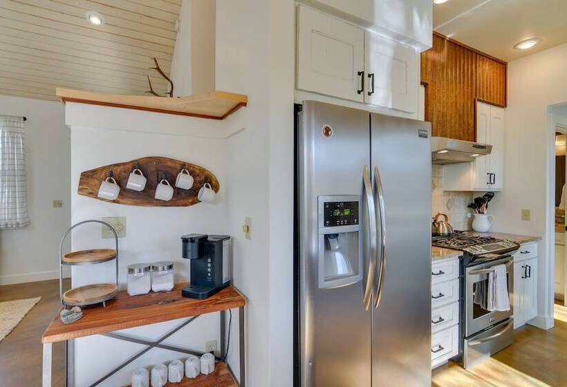 Buena Vista Vacation Home: Hot Tub, Mountain Views