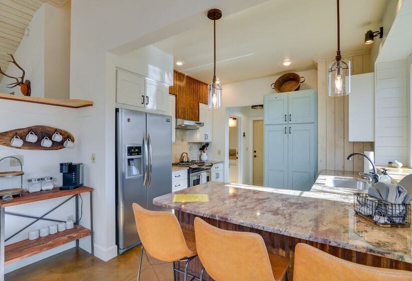 Buena Vista Vacation Home: Hot Tub, Mountain Views