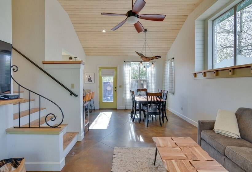 Buena Vista Vacation Home: Hot Tub, Mountain Views