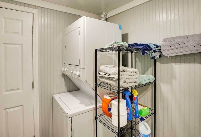 Byrdstown Cabin   W/ Fire Pit, Near Marina & Lake!