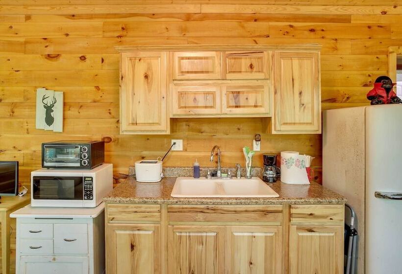 Byrdstown Cabin   W/ Fire Pit, Near Marina & Lake!