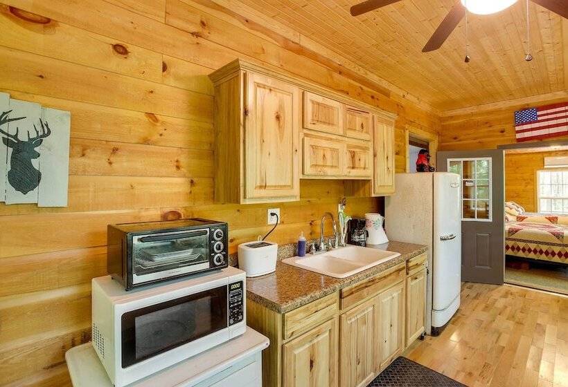 Byrdstown Cabin   W/ Fire Pit, Near Marina & Lake!