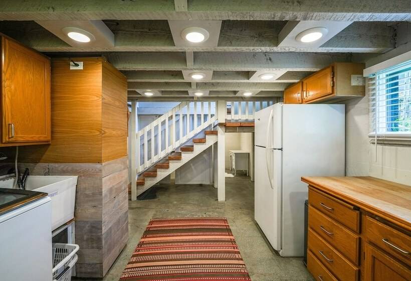 Camano Island Escape W/ Kayaks & Community Beach!