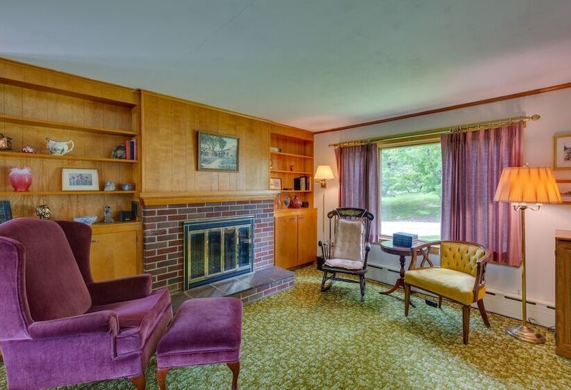 Cape House In Farmington W/ Shared Outdoor Pool!