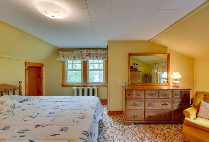 Cape House In Farmington W/ Shared Outdoor Pool!