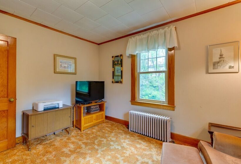 Cape House In Farmington W/ Shared Outdoor Pool!