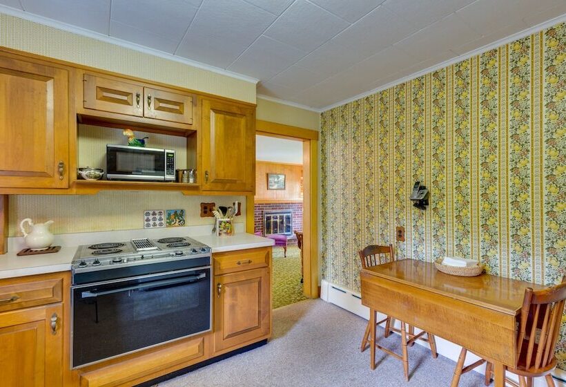 Cape House In Farmington W/ Shared Outdoor Pool!