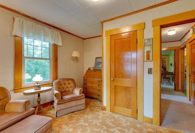 Cape House In Farmington W/ Shared Outdoor Pool!