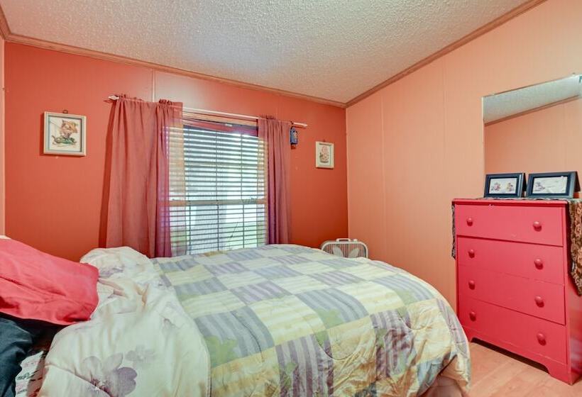 Caseville Home: Walk To Beach On Lake Huron!