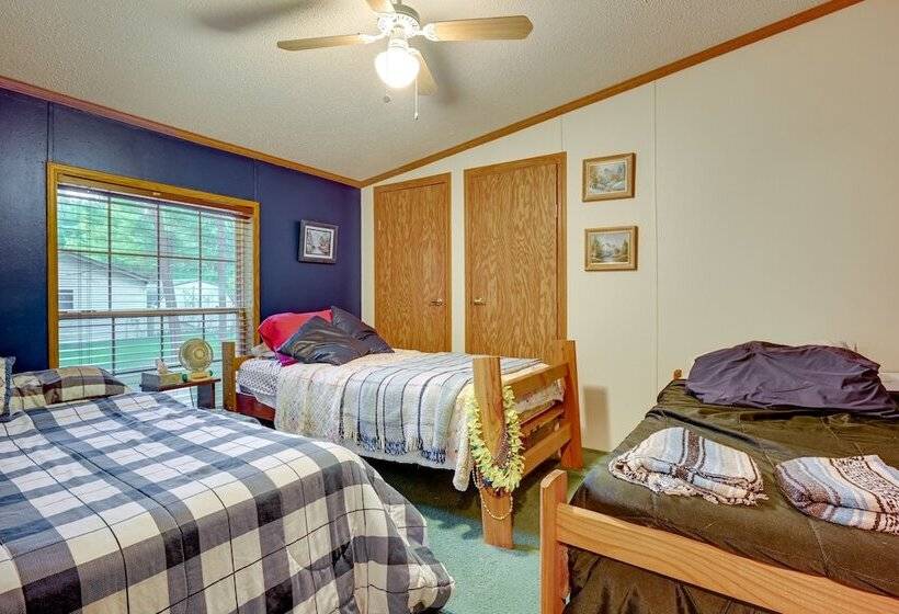 Caseville Home: Walk To Beach On Lake Huron!