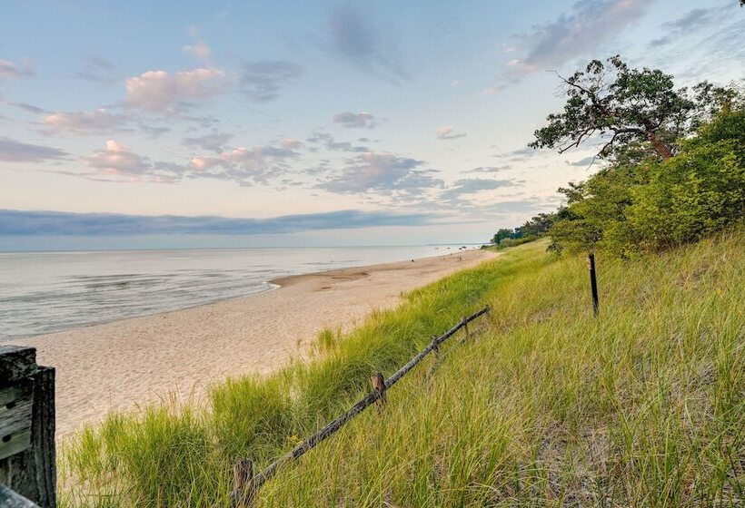 Caseville Home: Walk To Beach On Lake Huron!