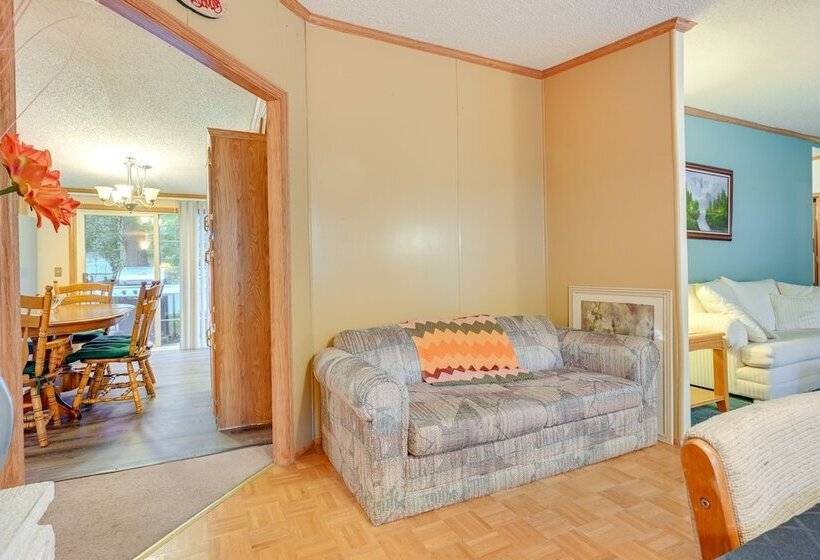 Caseville Home: Walk To Beach On Lake Huron!