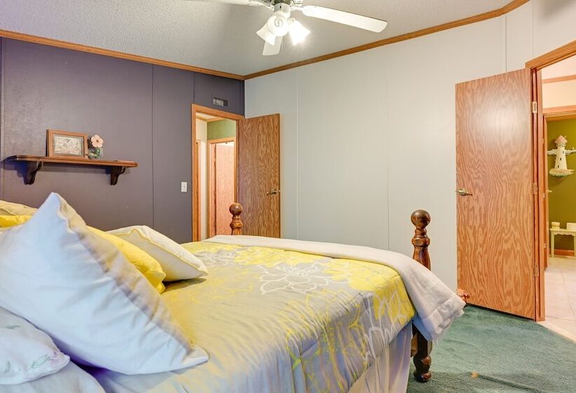 Caseville Home: Walk To Beach On Lake Huron!