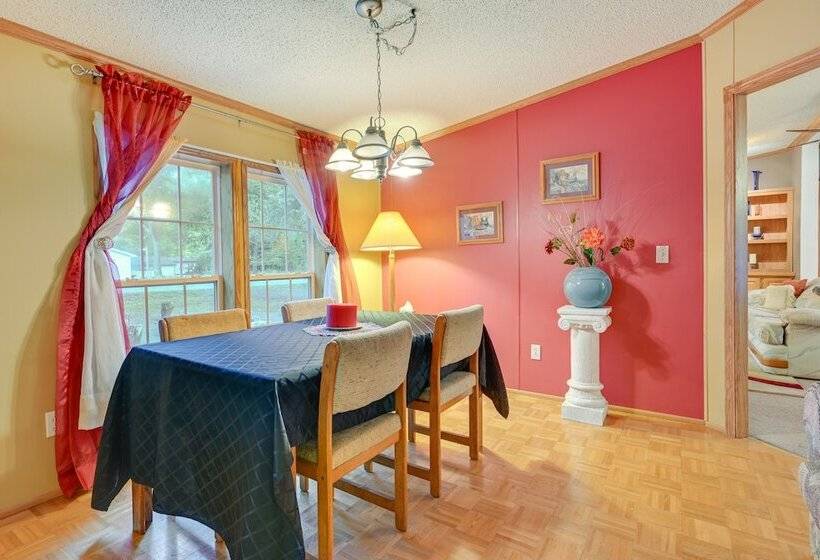 Caseville Home: Walk To Beach On Lake Huron!