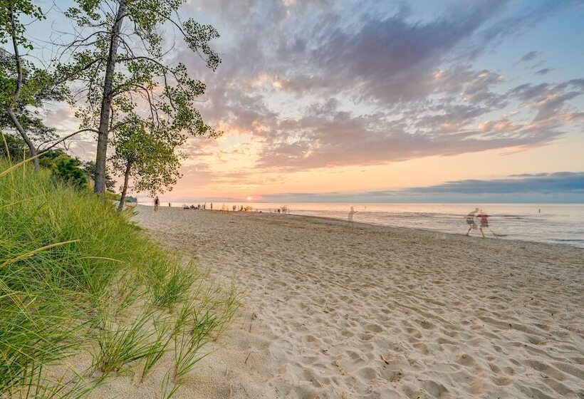 Caseville Home: Walk To Beach On Lake Huron!