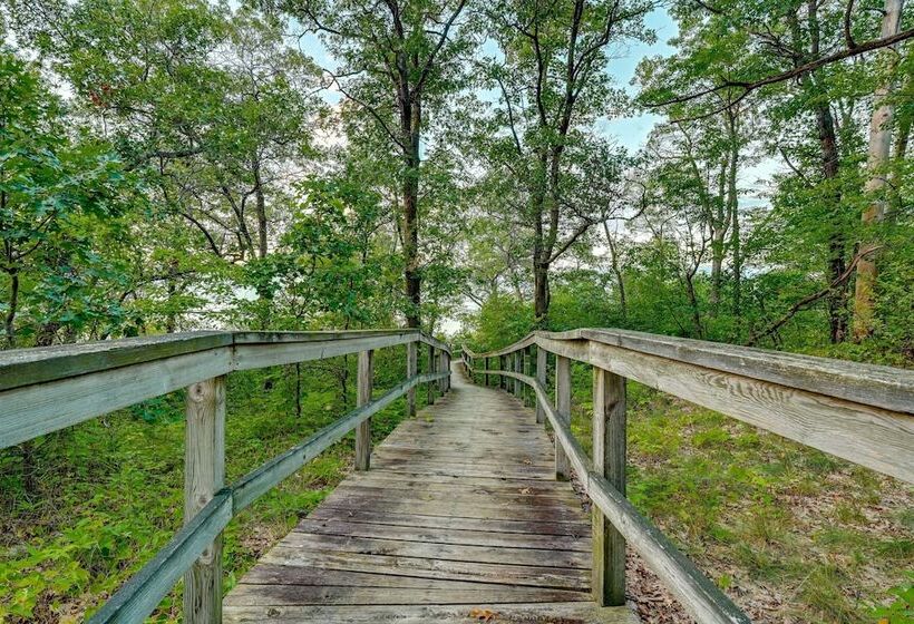 Caseville Home: Walk To Beach On Lake Huron!