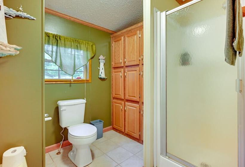 Caseville Home: Walk To Beach On Lake Huron!