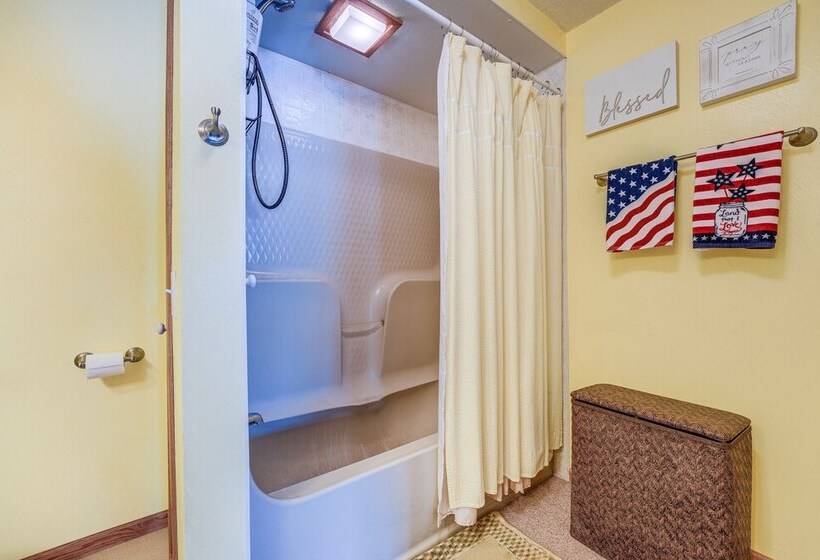 Charming Battle Creek Cottage W/ Dock!