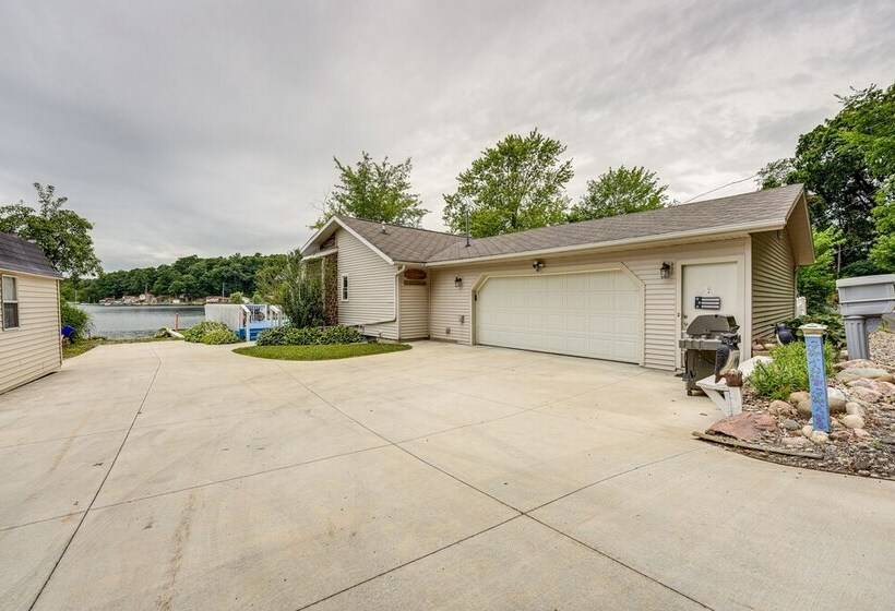 Charming Battle Creek Cottage W/ Dock!