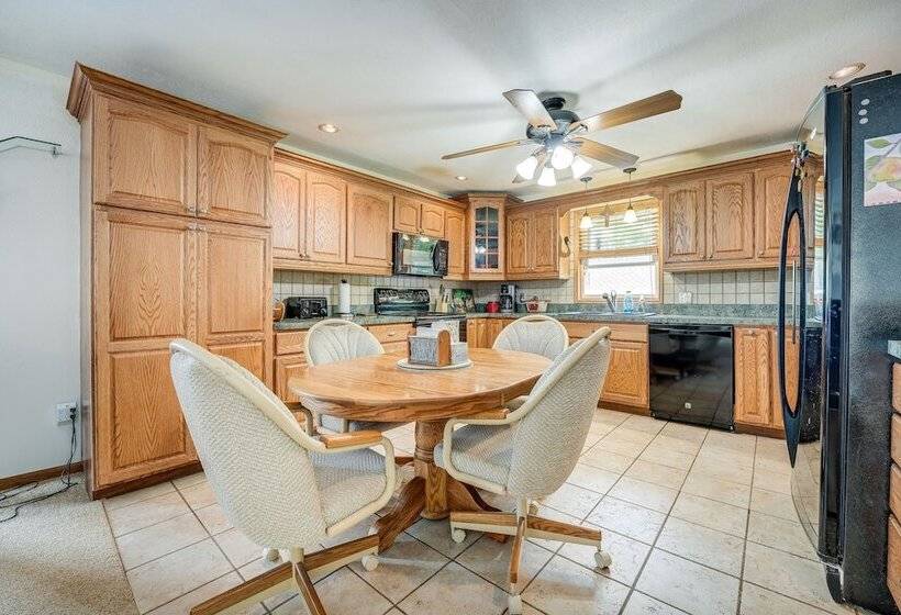 Charming Battle Creek Cottage W/ Dock!