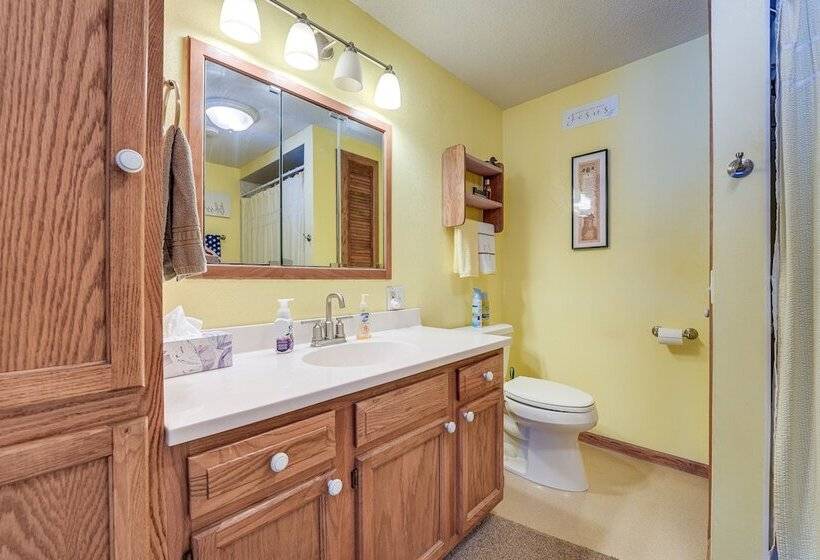 Charming Battle Creek Cottage W/ Dock!