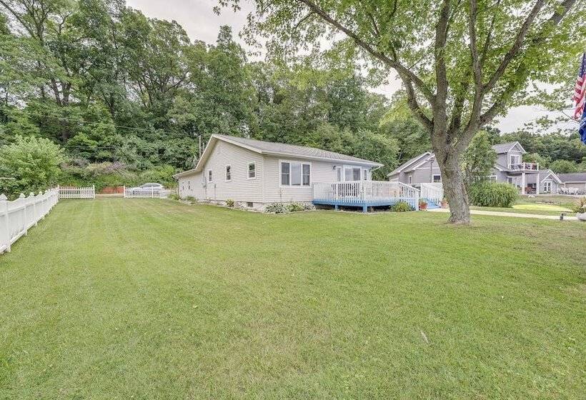 Charming Battle Creek Cottage W/ Dock!