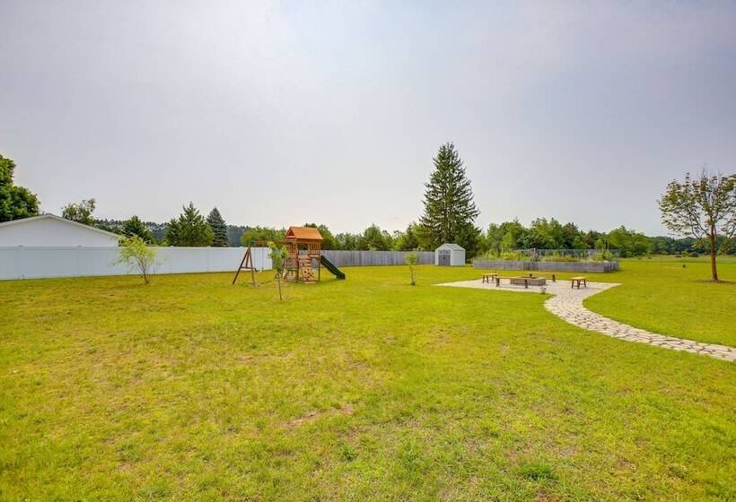 Charming Cadillac Retreat W/ Private Hot Tub!