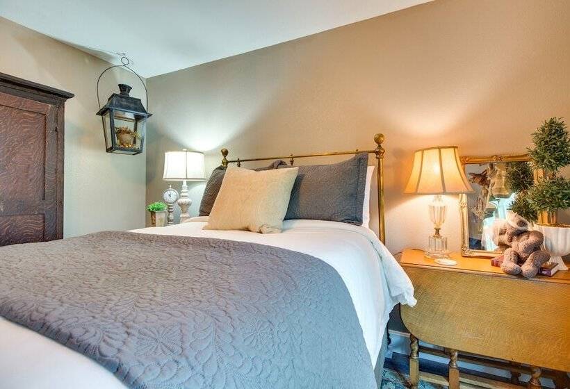 Charming Cotter Vacation Rental, Walk To River!