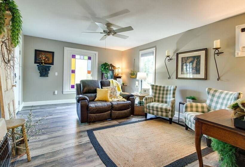 Charming Cotter Vacation Rental, Walk To River!