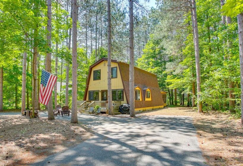 Crystal Mountain Cabin W/ Cozy Fireplace!