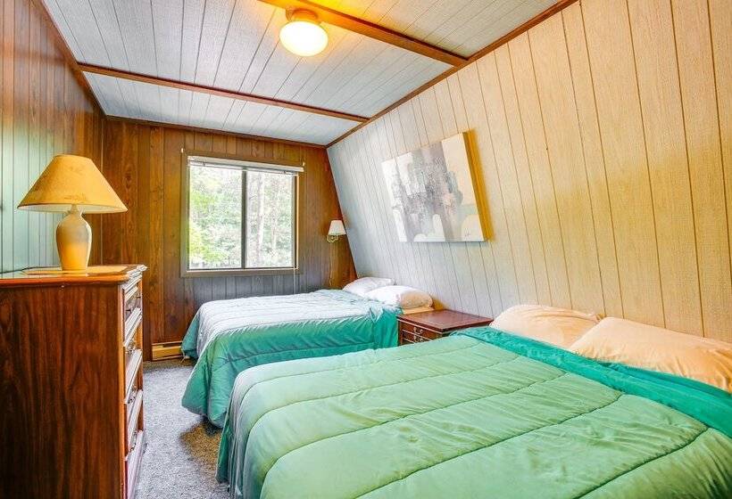 Crystal Mountain Cabin W/ Cozy Fireplace!