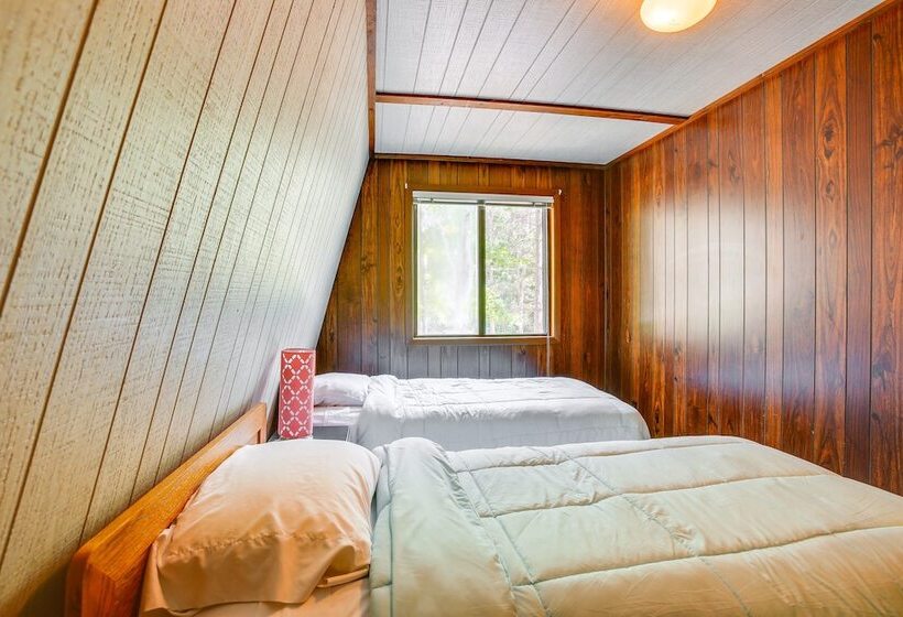 Crystal Mountain Cabin W/ Cozy Fireplace!