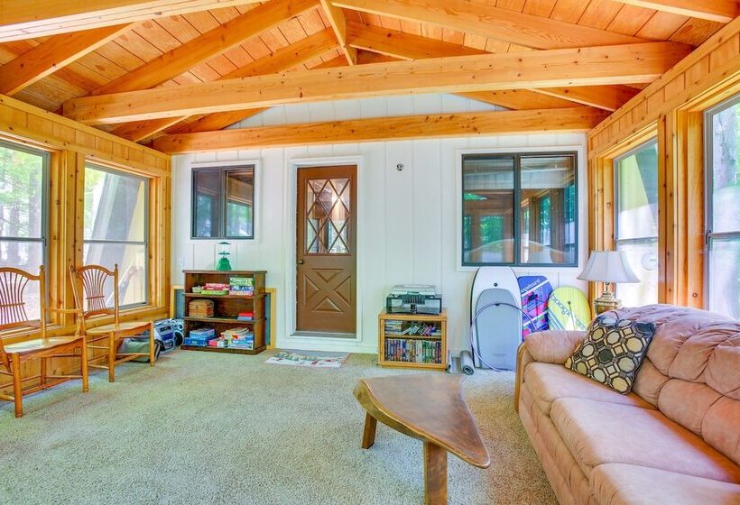 Crystal Mountain Cabin W/ Cozy Fireplace!