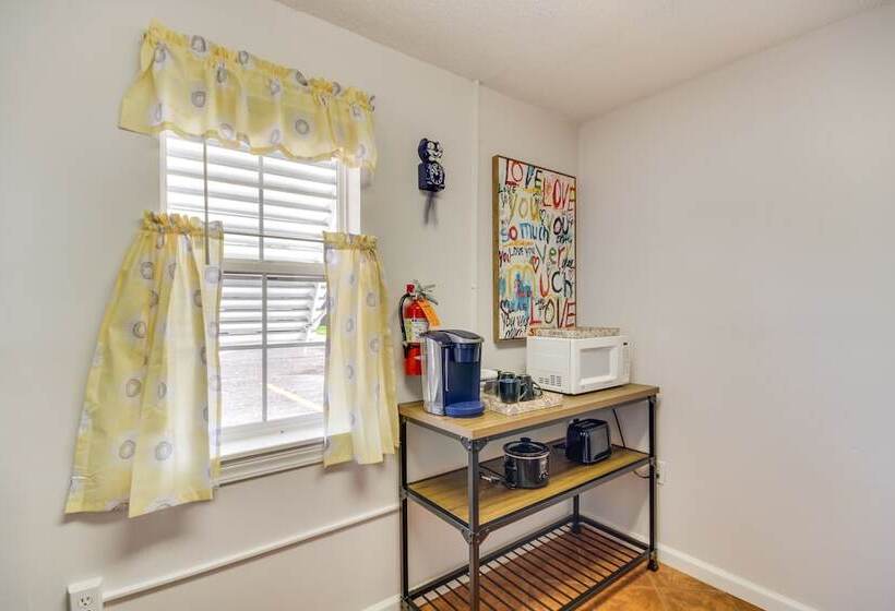 Charming Dtwn Retreat: 1 Mi To Ocean Springs Beach